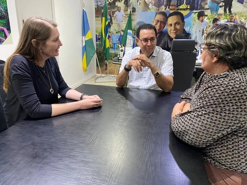 Prefeitura de Rolim de Moura recebe R$ 611 mil para aquisição de microônibus para a Saúde