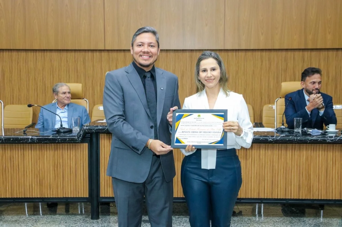 Vereador Zé Paroca concede título de cidadã honorária à Dra. Renata Velloso em sessão solene na Câmara de Porto Velho