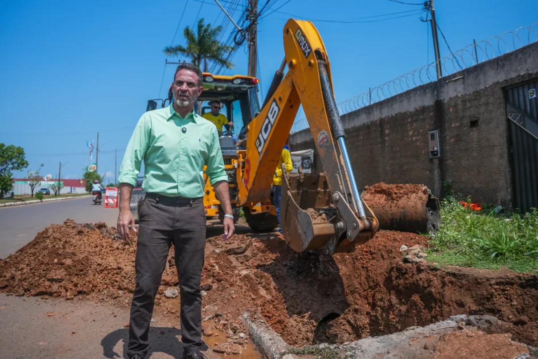 Léo Moraes encara as chuvas de frente, resolve pontos históricos de alagamento e age rápido nos novos focos