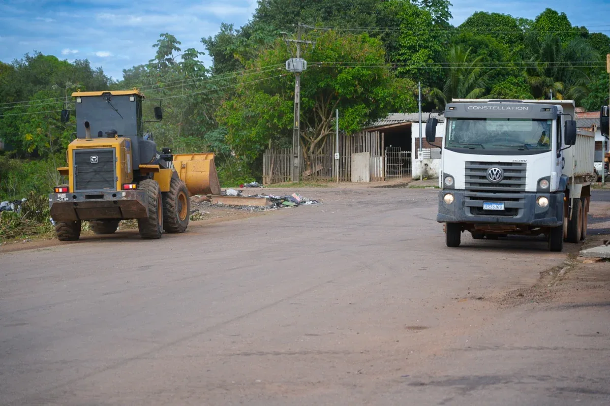 Equipes de trabalho coordenadas pela Seinfra realizaram a limpeza da área