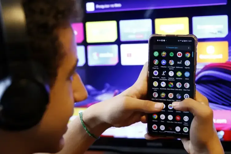 Brasília (DF), 27/01/2025 - Crianças com perfil aberto em redes sociais. Ian Fernandes de Alencar. Foto: Bruno Peres/Agência Brasil