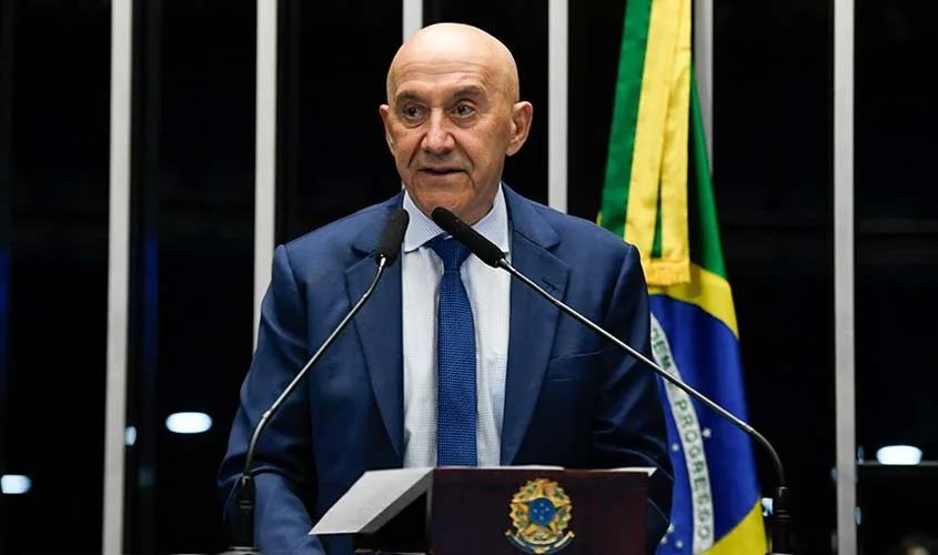 Confúcio Moura desiste de disputar reeleição ao Senado e comunica decisão ao MDB de Rondônia